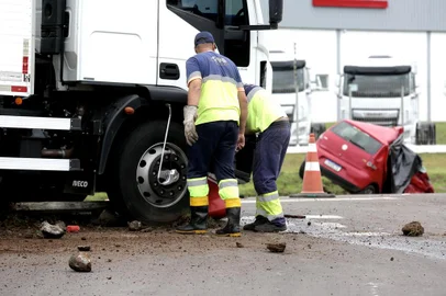Motorista morre em colisão na RS-122, em Caxias do Sul<!-- NICAID(15790905) -->