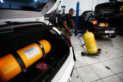 Jonathan Heckler / Agencia RBS Porto Alegre, RS, Brasil - Reportagem aborda como está a procura por instalações de sistema de GNV , gás natural veicular, em carros do Estado. Foto: Jonathan Heckler / Agencia RBS<!-- NICAID(15631735) -->
