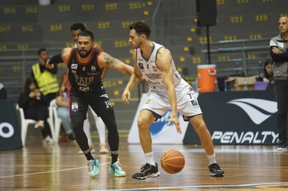 Caxias Basquete perdeu para o Pato e foi eliminado do NBB 16.<!-- NICAID(15734517) -->
