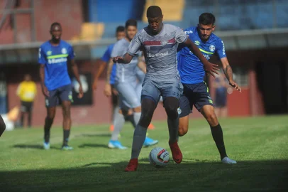 CAXIAS DO SUL, RS, BRASIL, 29/12/2021 - Jogo treino entre SER Caxias e Grêmio, categoria Sub-20, no estádio Centenário. (Marcelo Casagrande/Agência RBS)<!-- NICAID(14979306) -->
