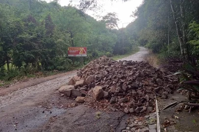 Interditada a nove meses, estrada do Perau, entre Santa Maria e Itaara, tem recuperação orçada em R$ 15 mi<!-- NICAID(15970716) -->