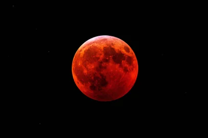 Lua de sangue<!-- NICAID(15951203) -->