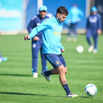 PORTO ALEGRE, RS, BRASIL, 21-07-2025: Treino do Grêmio no CT Luiz Carvalho. Na foto, o volante uruguaio Carballo. (Foto: Lucas Uebel/Grêmio/Divulgação)<!-- NICAID(16084885) -->