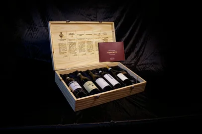 Vinhos do Piemonte de um projeto da Boccati em parceria com a importadora Mondoroso. É a segunda edição do Vini Fatti a Mano que destaca cinco vinhos de pequenas vinícolas da região noroeste da Itália conhecida pelo Barolo e o Barbaresco, que estão entre os vinhos mais valorizados do mundo. A loja montou uma seleção que será comercializada com o número limitado de 300 caixas personalizadas. O projeto sorteará duas viagens para o Piemonte.<!-- NICAID(15465968) -->