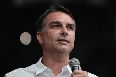 DOUGLAS SHINEIDR / AFP Brazilian senator and Liberal Party (PL) presidential candidate Flavio Bolsonaro speaks during the official celebration marking the 100th anniversary of the Assembly of God (Madureira Ministry) at the Maracanazinho Gymnasium in Rio de Janeiro, Brazil, on October 10, 2026. (Photo by Douglas SHINEIDR / AFP)<!-- NICAID(16385419) -->