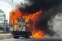 Caminhão é destruído por incêndio na Avenida Assis Brasil, zona norte de Porto Alegre.<!-- NICAID(15776536) -->