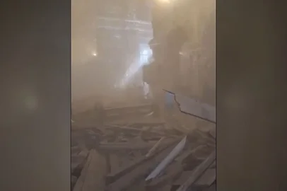 Os destroços caíram na área onde os fiéis ficavam sentados - Igreja de São Francisco - Salvador, Bahia - 5/2/2025
