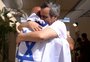 Vídeos mostram reencontros de reféns com seus familiares em Israel