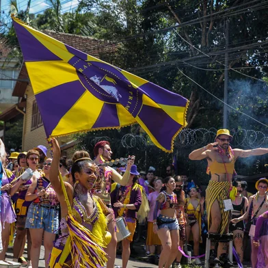 CAXIAS DO SUL, RS, BRASIL, 01/03/2025. Bloco da Ovelha acontece no sábado em Caxias Do Sul. Dia de sol e calor, celebrando os dez anos do carnaval. (Neimar De Cesero/Agência RBS)Indexador: Neimar De Cesero<!-- NICAID(15986601) -->