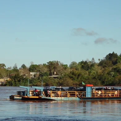 Balsa volta a funcionar no Rio Uruguai, em Porto Mauá<!-- NICAID(9804311) -->