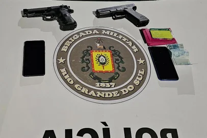 Apreensões durante abordagem policial na zona norte de Porto Alegre em 1º de agosto <!-- NICAID(15498455) -->
