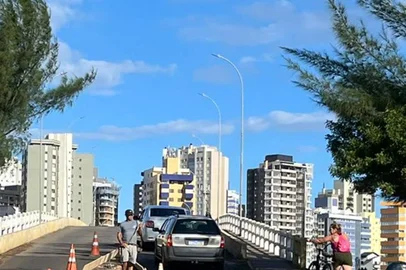 Após ordem judicial, Torres e Passo de Torres farão obras diferentes para conter tráfego de veículos pesados em ponte entre o RS e SC<!-- NICAID(15745038) -->