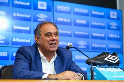 RS - FUTEBOL/APRESENTACAO GREMIO - ESPORTES - Presidente Romildo Bolzan Junior apresenta Dênis Abrahão como novo vice-presidente de Futebol e Sergio Vasques como novo Diretor de Futebol do Gremio Foot-Ball Porto Alegrense. FOTO: LUCAS UEBEL/GREMIO FBPA