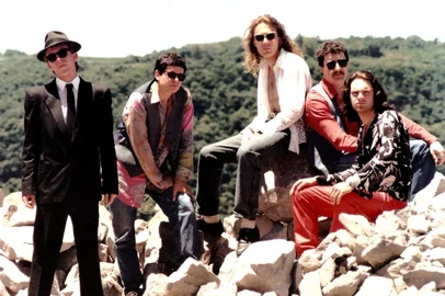 Roberto Majola / Divulgação Músicos se apresentam às 18h45min do dia 15 de março. A entrada é gratuitaA Elétrika Tribo, banda criada em 1988 em Bento Gonçalves e uma das responsáveis pela mudança da cena musical da Serra Gaúcha, voltará aos palcos em um show comemorativo. Músicos das diversas formações do grupo tocarão juntos às 18h45min do dia 15 de março, integrando a programação do Festival da Rua Coberta, promovido pela Secretaria Municipal de Cultura do município. A entrada é gratuita.<!-- NICAID(16241064) -->