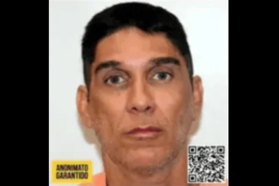 O bicheiro Adilson Oliveira Coutinho Filho, o Adilsinho, um dos mais procurados do Rio de Janeiro, foi preso na manhã desta quinta-feira (26), em Cabo Frio, na Região dos Lagos, em uma operação da Força Integrada de Combate ao Crime Organizado (Ficco/RJ), composta por agentes da Polícia Federal e da Polícia Civil do RJ.<!-- NICAID(16233287) -->