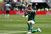 Palmeiras' Brazilian forward #10 Paulinho celebrates after scoring the opening goal during the FIFA Club World Cup 2025 round of 16 all-Brazilian football match between Palmeiras and Botafogo at Lincoln Financial Field Stadium in Philadelphia on June 28, 2025. (Photo by FRANCK FIFE / AFP)<!-- NICAID(16069629) -->