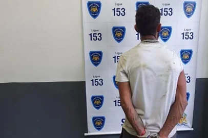 Homem é detido pela Guarda Municipal furtando fios do prédio da Maesa, em Caxias do Sul<!-- NICAID(15080202) -->