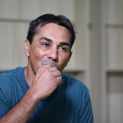 BENTO GONÇALVES, RS, BRASIL, 09/03/2023. Entrevista com Pedro Augusto Oliveira de Santana, 45 anos. Ele é personagem central da investigação sobre o caso dos 207 trabalhadores encontrados em situação análoga à escravidão em Bento Gonçalves. Natural da Bahia, Santana foi quem contratou os safristas resgatados. (Bruno Todeschini/Agência RBS)<!-- NICAID(15370687) -->