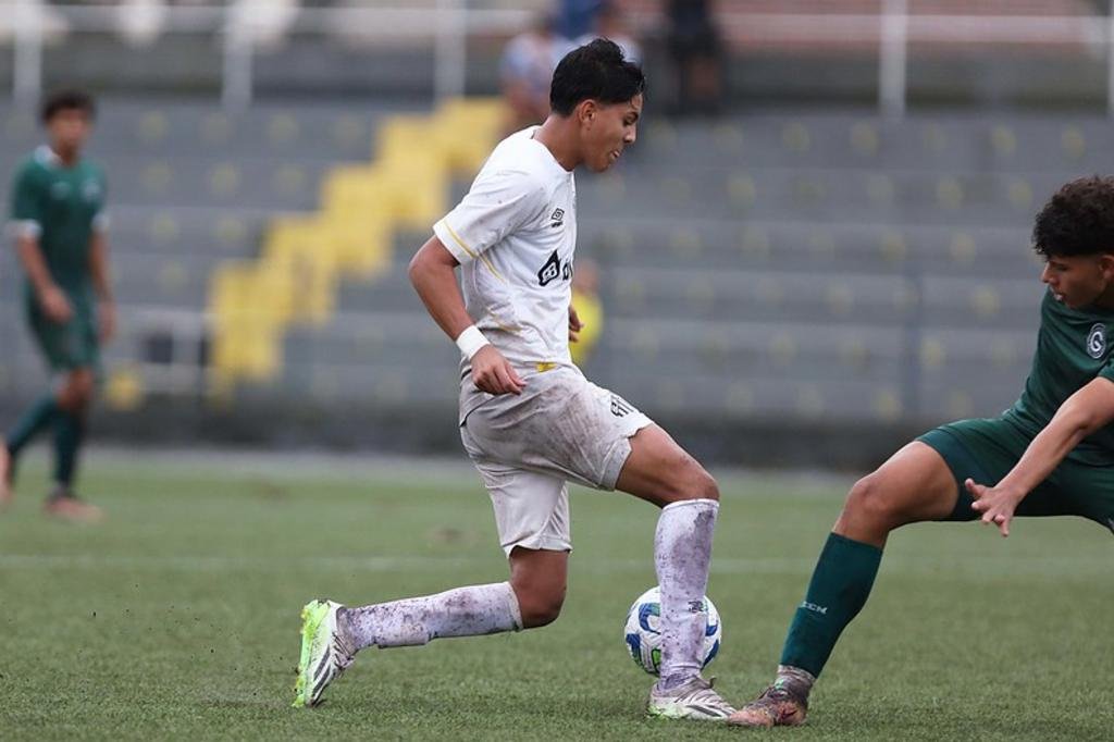 Grêmio negocia a contratação de promessa do Santos