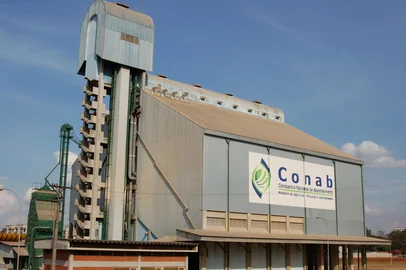 silo da conab<!-- NICAID(8642471) -->