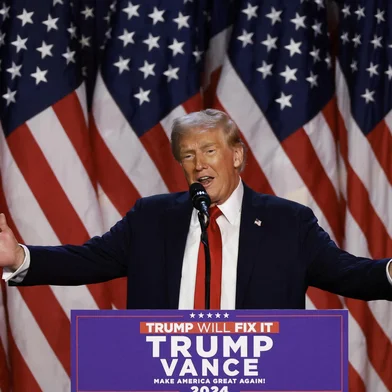 Republican Presidential Nominee Donald Trump Holds Election Night Event In West Palm BeachWEST PALM BEACH, FLORIDA - NOVEMBER 06: Republican presidential nominee, former U.S. President Donald Trump speaks during an election night event at the Palm Beach Convention Center on November 06, 2024 in West Palm Beach, Florida. Americans cast their ballots today in the presidential race between Republican nominee former President Donald Trump and Vice President Kamala Harris, as well as multiple state elections that will determine the balance of power in Congress.   Joe Raedle/Getty Images/AFP (Photo by JOE RAEDLE / GETTY IMAGES NORTH AMERICA / Getty Images via AFP)Editoria: POLLocal: West Palm BeachIndexador: JOE RAEDLESecao: electionFonte: GETTY IMAGES NORTH AMERICAFotógrafo: CONTRIBUTOR<!-- NICAID(15908073) -->