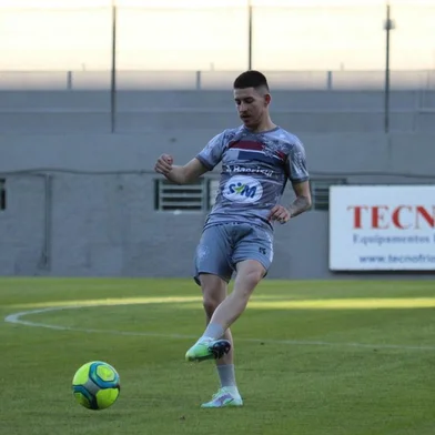 Após fugir a pé da Ucrânia, Cristian é apresentado como reforço do Caxias para a Série D.<!-- NICAID(15075275) -->