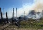 Incêndio destrói casa de madeira na Quarta Secção da Barra, em Rio Grande