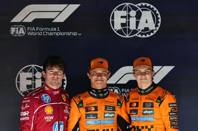 Pole position winner McLaren's British driver Lando Norris (C) poses with second placed McLaren's Australian driver Oscar Piastri (R) and third placed Ferrari's Monegasque driver Charles Leclerc (L) after the qualifying session ahead of the Formula One Belgian Grand Prix at the Spa-Francorchamps circuit in Spa, on July 26, 2025. (Photo by Dimitar DILKOFF / AFP)<!-- NICAID(16088517) -->