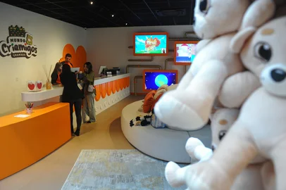 Bruno Todeschini / Agencia RBS GRAMADO, RS, BRASIL, 15/07/2024. A primeira parte do empreendimento do Mundo Criamigos, em Gramado, foi inaugurada oficialmente no último sábado. São 32 suítes temáticas, com diárias que ficam entre R$ 1,3 mil e R$ 3 mil. (Bruno Todeschini/Agência RBS)Indexador: BTK<!-- NICAID(15815396) -->