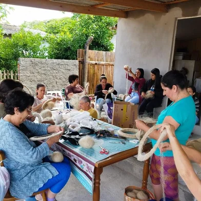 Projeto Mãos à Obra: Pescadoras de Tapes transformam redes de pesca que iam para o lixo em esponjas<!-- NICAID(15443697) -->