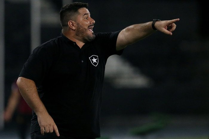 Dúvida, rebaixamento e demissão de técnico: como o Botafogo chega para o jogo contra o Grêmio