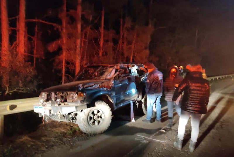 Um acidente envolvendo quatro veículos deixou três mortos e sete feridos no km-155 da Rota do Sol, em Caxias do Sul. A ocorrência, próximo ao trevo de Fazenda Souza, foi registrada por volta das 19h30min deste sábado (27).<!-- NICAID(15522384) -->