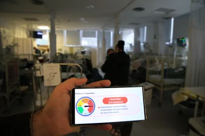 PORTO ALEGRE, RS, BRASIL, 01/06/2023-  Lotação das emergências pediátricas de Porto Alegre. Emergência pediátrica do HCPA é uma das que vêm apresentando superlotação nas últimas semanas em Porto Alegre. Foto: Ronaldo Bernardi / Agencia RBS<!-- NICAID(15444540) -->
