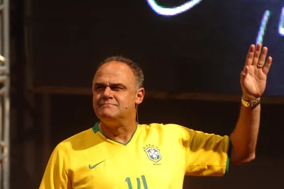 Com o tema O trabalho em equipe como chave para o sucesso da Marcopolo, Oscar Schmidt palestra, na tarde desta sexta-feira, para 7,2 mil funcionários da Marcopolo, no Centro Poliesportivo do Sesi, em Caxias do Sul.<!-- NICAID(3590441) -->