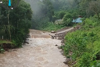 Defesa Civil de Caxias do Sul alerta moradores de Galópolis e Vila Cristina a procurarem locais seguros.<!-- NICAID(16062431) -->
