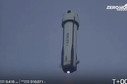 Nesta segunda-feira (14), Katy Perry e outras cinco mulheres viajaram ao espaço a bordo da nave New Shepard, da Blue Origin. A missão NS-31 foi a primeira tripulada exclusivamente por mulheres. O lançamento ocorreu às 10h30min, em uma base da empresa de turismo espacial perto de Van Horn, no leste do Texas. Foram cerca de quatro minutos de zero gravidade.