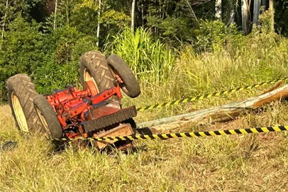 Idoso morre em acidente com trator em Carlos Barbosa<!-- NICAID(15393324) -->