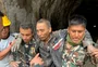 Mulher e trabalhador chinês são resgatados no Nepal 10 dias após avalanche