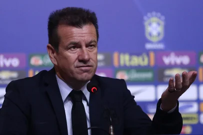 O treinador da Seleção Brasileira Dunga fala durante a convocação para a disputa da Copa América Centenário. A competição será realizada nos Estados Unidos, de 3 a 26 de junho, em celebração aos 100 anos da Copa América e da Conmebol. Lucas Figueiredo/MowaPress<!-- NICAID(12180142) -->