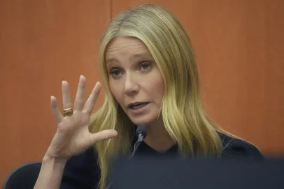 Actress Gwyneth Paltrow On Trial For Ski AccidentPARK CITY, UTAH - MARCH 24: Gwyneth Paltrow testifies during her trial on March 24, 2023, in Park City, Utah. Terry Sanderson is suing actress Gwyneth Paltrow for $300,000, claiming she recklessly crashed into him while the two were skiing on a beginner run at Deer Valley Resort in Park City, Utah in 2016.   Rick Bowmer-Pool/Getty Images/AFP (Photo by POOL / GETTY IMAGES NORTH AMERICA / Getty Images via AFP)Editoria: ACELocal: PARK CITYIndexador: POOLSecao: celebrityFonte: GETTY IMAGES NORTH AMERICAFotógrafo: CONTRIBUTOR<!-- NICAID(15388182) -->