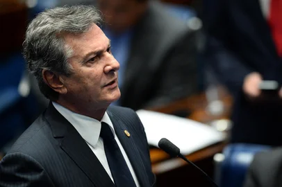 Brazilian senator and former president (1990-1992), Fernando Collor de Mello, speaks during the impeachment vote against Brazil's suspended President Dilma Rousseff, at the Senate in Brasilia, on August 31, 2016. Brazil's Senate met Wednesday to vote on stripping Dilma Rousseff of the presidency in a traumatic impeachment trial set to end 13 years of leftist rule over Latin America's biggest country. Rousseff is accused of taking illegal state loans to patch budget holes in 2014, masking the country's problems as it slid into its deepest recession in decades. (Photo by ANDRESSA ANHOLETE / AFP)Editoria: POLLocal: BrasíliaIndexador: ANDRESSA ANHOLETESecao: governmentFonte: AFPFotógrafo: STR<!-- NICAID(16024393) -->