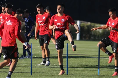 Aravena, jogadro do Grêmio, em treino do Chile<!-- NICAID(16143077) -->
