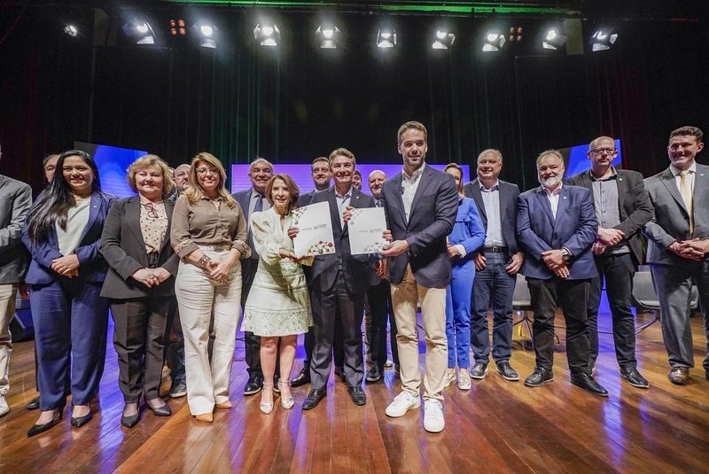 Entrega do Marco pela Educação ao Governador Eduardo Leite.<!-- NICAID(15572407) -->