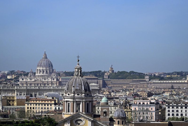 A general view shows a part of Rome with the Vatican in the background, on April 8, 2024. (Photo by Tiziana FABI / AFP)Editoria: ACELocal: RomeIndexador: TIZIANA FABISecao: monument and heritage siteFonte: AFPFotógrafo: STF<!-- NICAID(15728862) -->