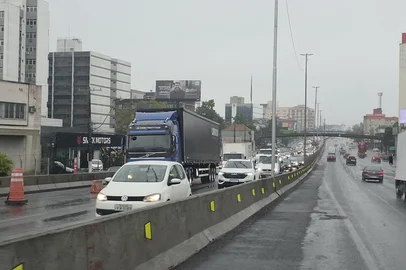 br-116 , canoas<!-- NICAID(16363974) -->