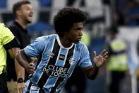 PORTO ALEGRE, RS, BRASIL, 02-02-2026: - Na arena, Grêmio enfrenta o Botafogo pela segunda rodada do Brasileirão 2026. Na foto, os jogadores do Grêmio, Monsalve, Willian. Fotos: Duda Fortes/Agencia RBS<!-- NICAID(16219020) -->
