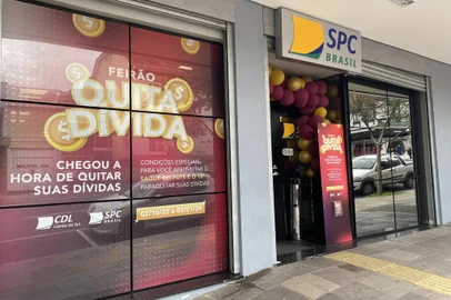 Sexta edição do Feirão Quita Dívida segue até 3 de janeiro de 2024 em Caxias do Sul. Campanha busca renegociar até R$ 7 milhões. <!-- NICAID(15565766) -->