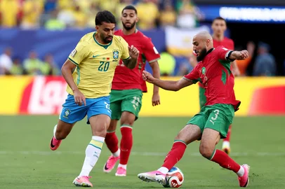 Brazil's midfielder #20 Lucas Paqueta and Morocco's defender #03 Noussair Mazraoui fight for the ball during the 2026 World Cup Group C football match between Brazil and Morocco at the New York/New Jersey Stadium in East Rutherford on June 13, 2026. (Photo by CHARLY TRIBALLEAU / AFP)<!-- NICAID(16305803) -->