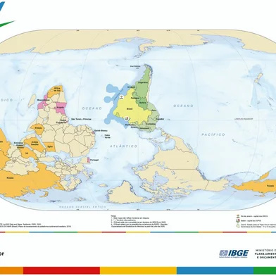 IBGE lança mapa-múndi invertido, com Brasil no centro e sul no topo.