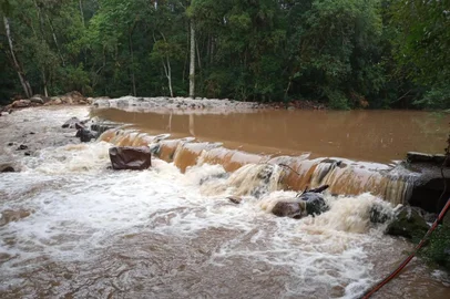 No início de janeiro, medidas preventivas precisaram ser adotadas na cidade diante da redução de nível do Arroio Retiro. Além do decreto, foram realizadas obras na barragem para que a água bruta pudesse ser captada em local mais profundo do arroio. As ações fizeram com que o reservatório, que abastece Veranópolis e Vila Flores, não tivesse redução de nível.<!-- NICAID(15002923) -->